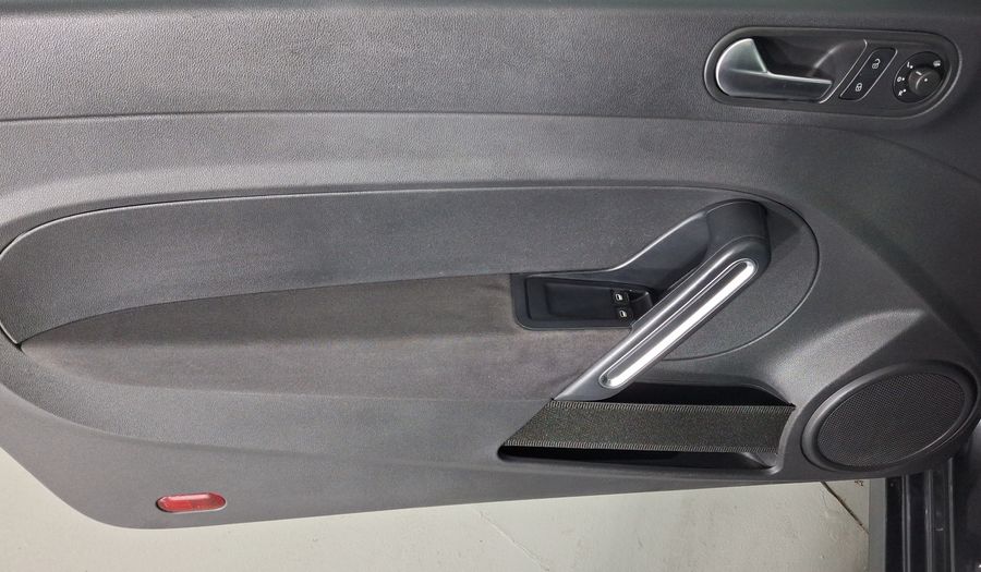 Volkswagen Beetle 2.5 TIPTRONIC Hatchback 2013