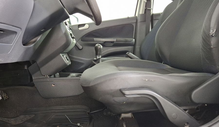 Volkswagen Gol 1.6 CL AC MT Hatchback 2015