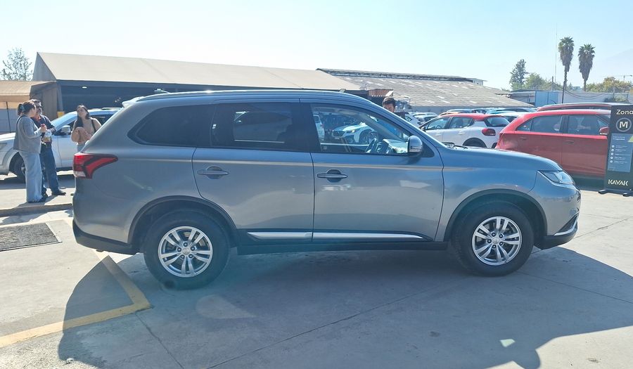 Mitsubishi Outlander 2.0 CVT GLX Suv 2023