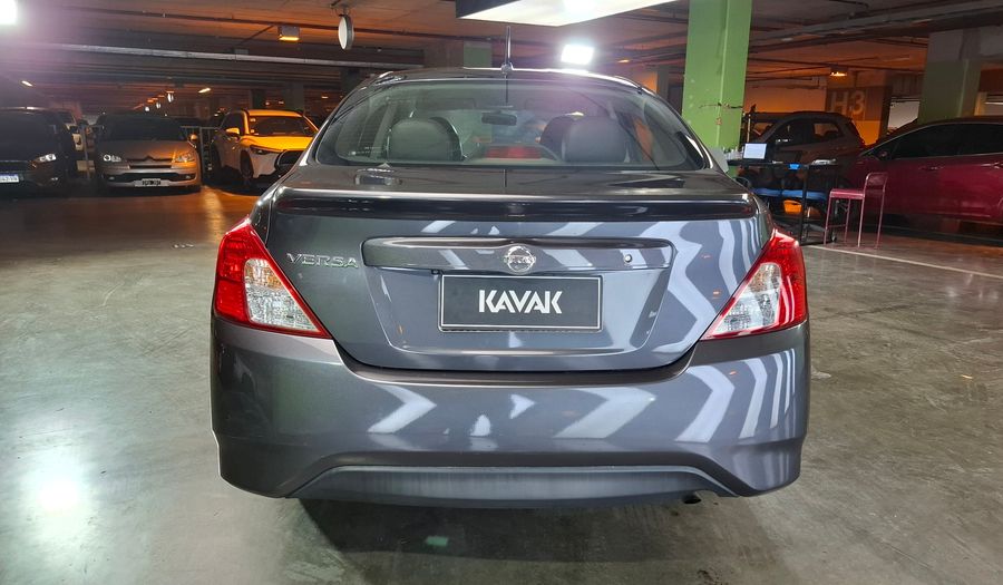 Nissan Versa 1.6 EXCLUSIVE CVT Sedan 2020