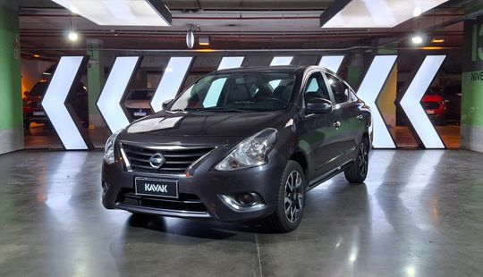 Nissan • Versa