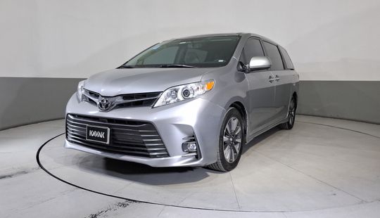 Toyota • Sienna