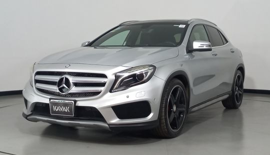 Mercedes Benz • Clase GLA