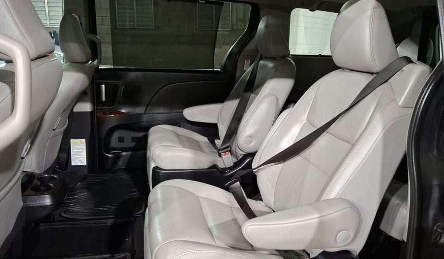 Toyota Sienna 3.5 LIMITED AUTO Minivan 2019