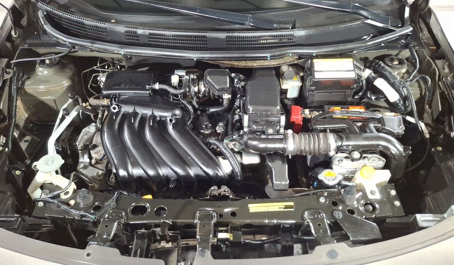 Nissan Versa 1.6 ADVANCE TA AC Sedan 2015