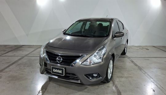 Nissan • Versa