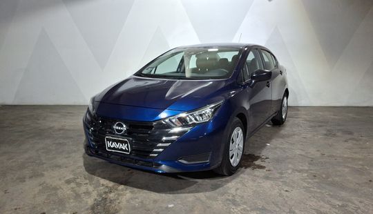 Nissan • Versa