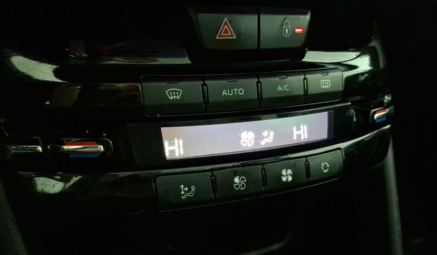 Peugeot 208 1.6 HDI 92 HP ALLURE PACK Hatchback 2017