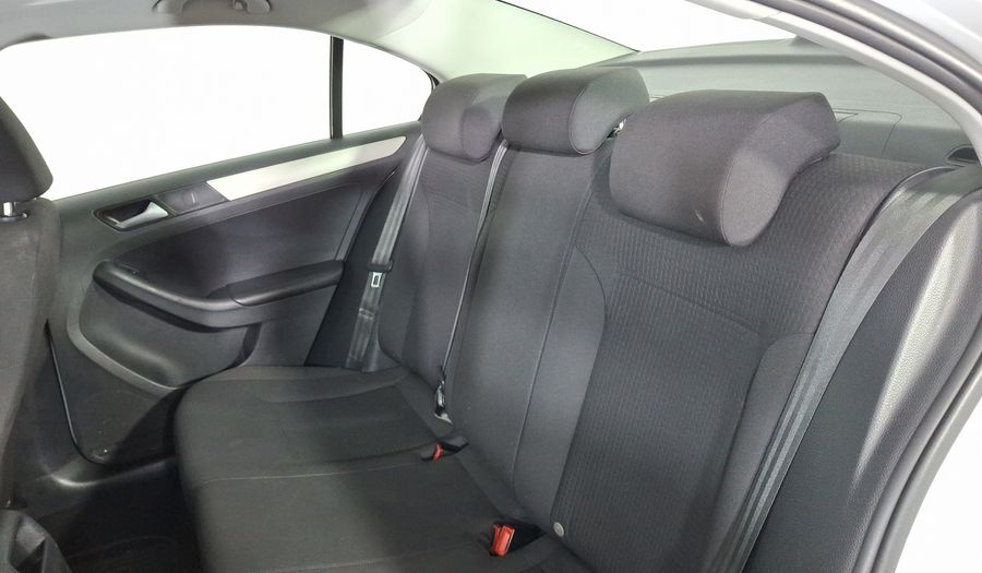 Volkswagen Jetta 2.5 COMFORTLINE TIP. BOLSAS AIRE DEL. Sedan 2018