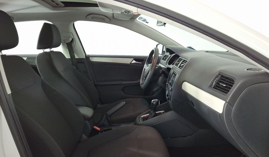 Volkswagen Jetta 2.5 COMFORTLINE TIP. BOLSAS AIRE DEL. Sedan 2018