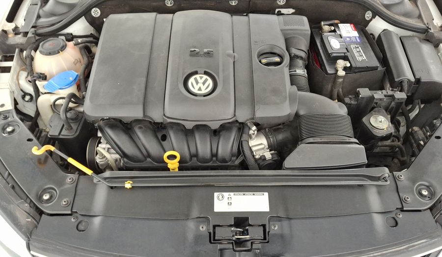 Volkswagen Jetta 2.5 COMFORTLINE TIP. BOLSAS AIRE DEL. Sedan 2018