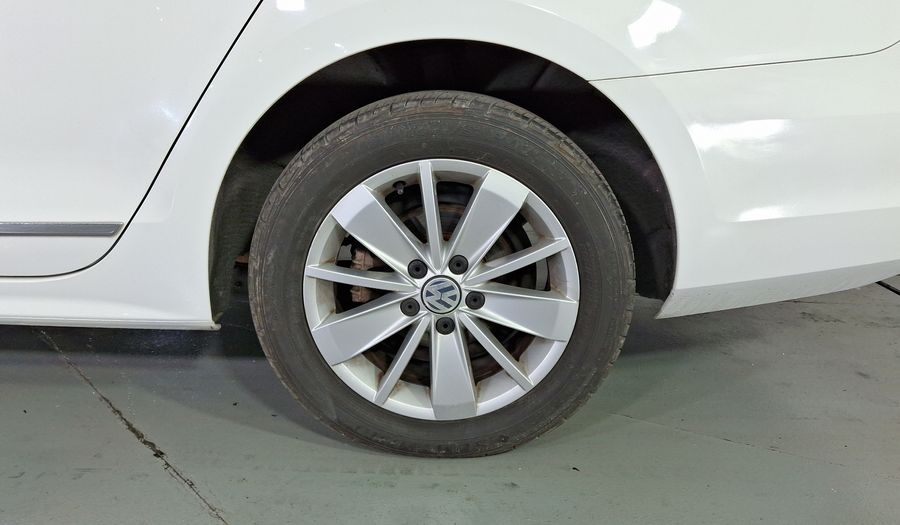 Volkswagen Jetta 2.5 COMFORTLINE TIP. BOLSAS AIRE DEL. Sedan 2018
