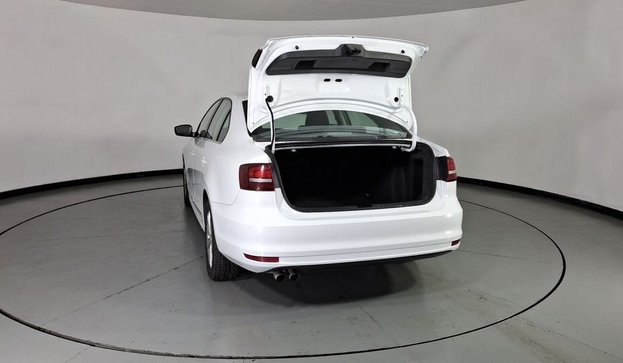 Volkswagen Jetta 2.5 COMFORTLINE TIP. BOLSAS AIRE DEL. Sedan 2018