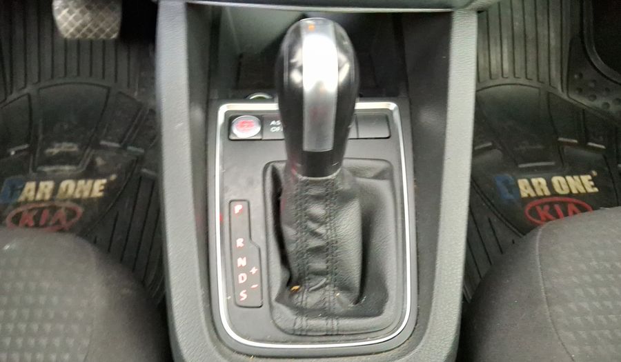 Volkswagen Jetta 2.5 COMFORTLINE TIP. BOLSAS AIRE DEL. Sedan 2018