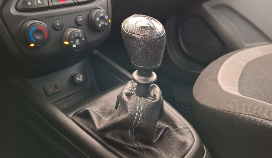 Chevrolet Onix 1.4 LT Hatchback 2016