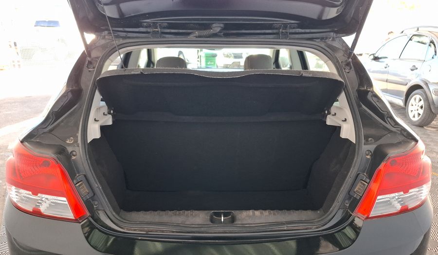 Chevrolet Onix 1.4 LT Hatchback 2016