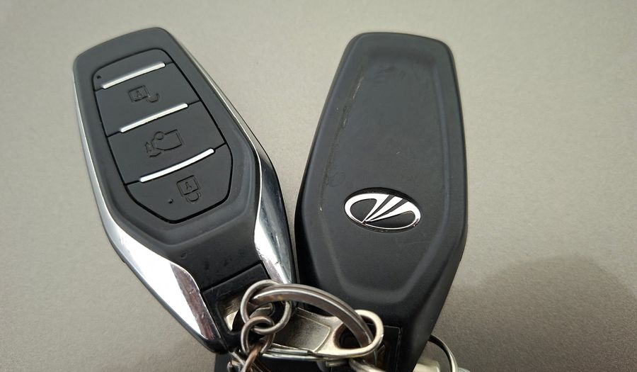 Mahindra Kuv 100 1.2 DELUXE Suv 2020