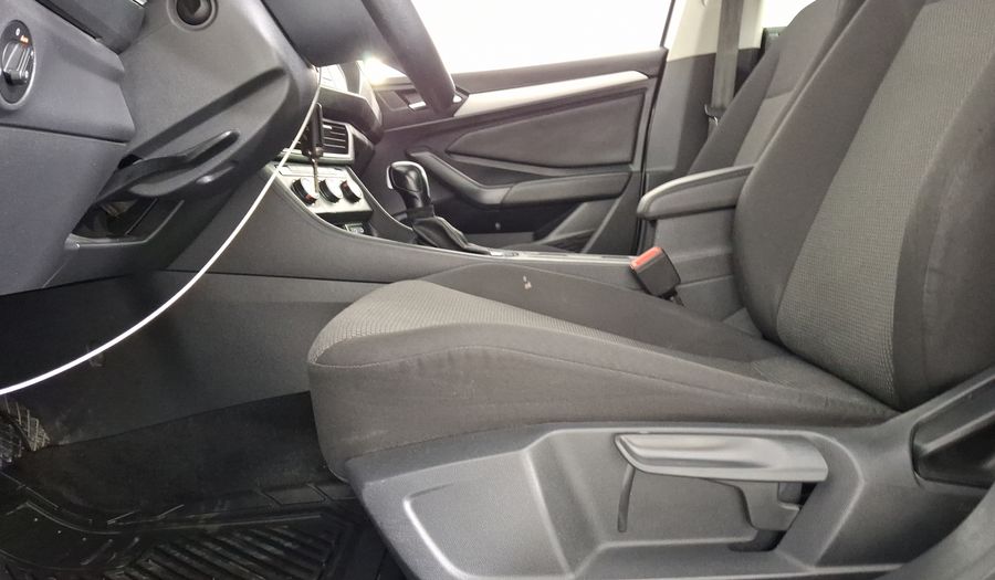 Volkswagen Jetta 1.4 TRENDLINE AUTO Sedan 2020