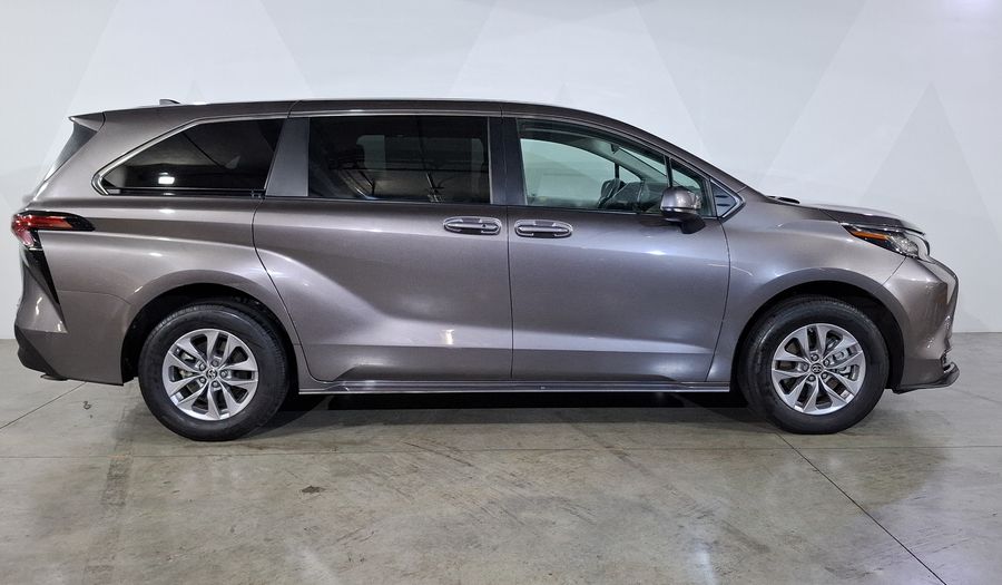 Toyota Sienna 2.5 HEV LE AUTO Minivan 2022