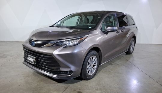 Toyota • Sienna