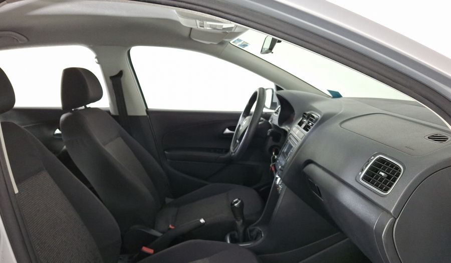 Volkswagen Polo 1.6 MT Hatchback 2015