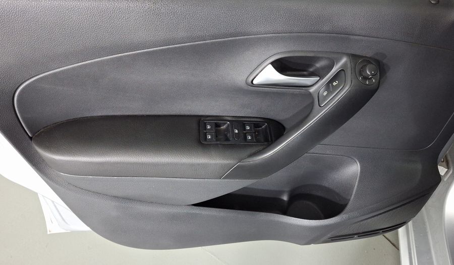 Volkswagen Polo 1.6 MT Hatchback 2015