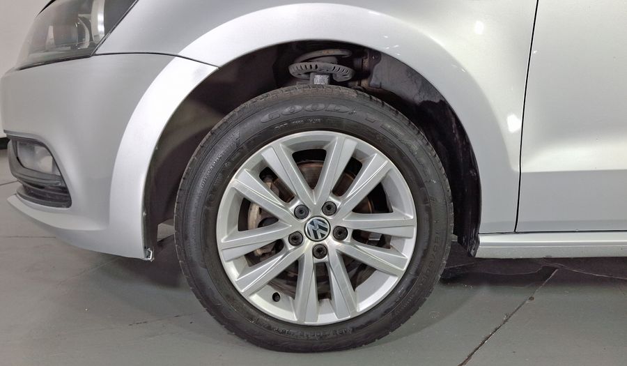 Volkswagen Polo 1.6 MT Hatchback 2015