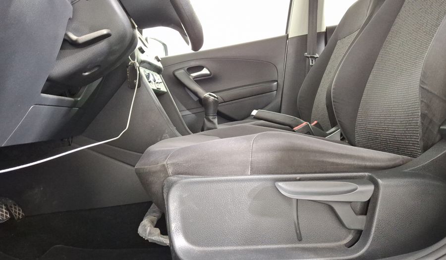 Volkswagen Polo 1.6 MT Hatchback 2015