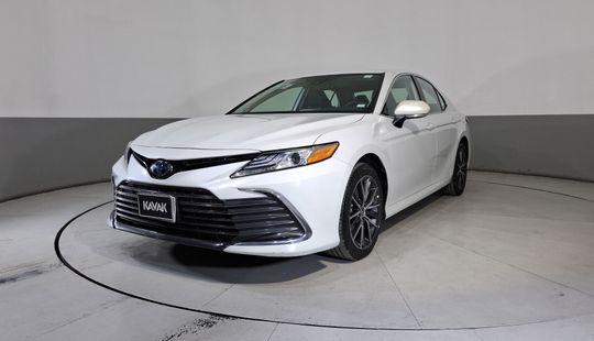 Toyota • Camry