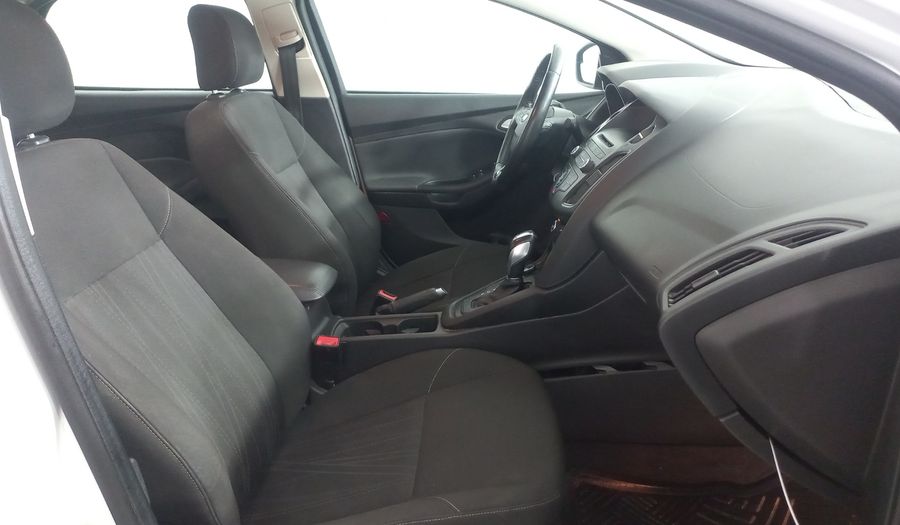 Ford Focus 2.0 SE AT Sedan 2015