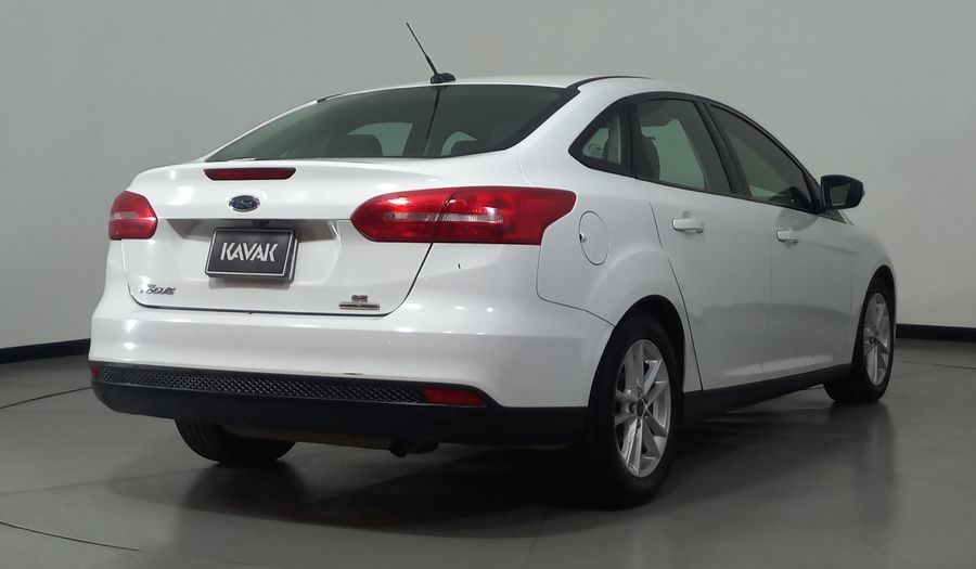 Ford Focus 2.0 SE AT Sedan 2015
