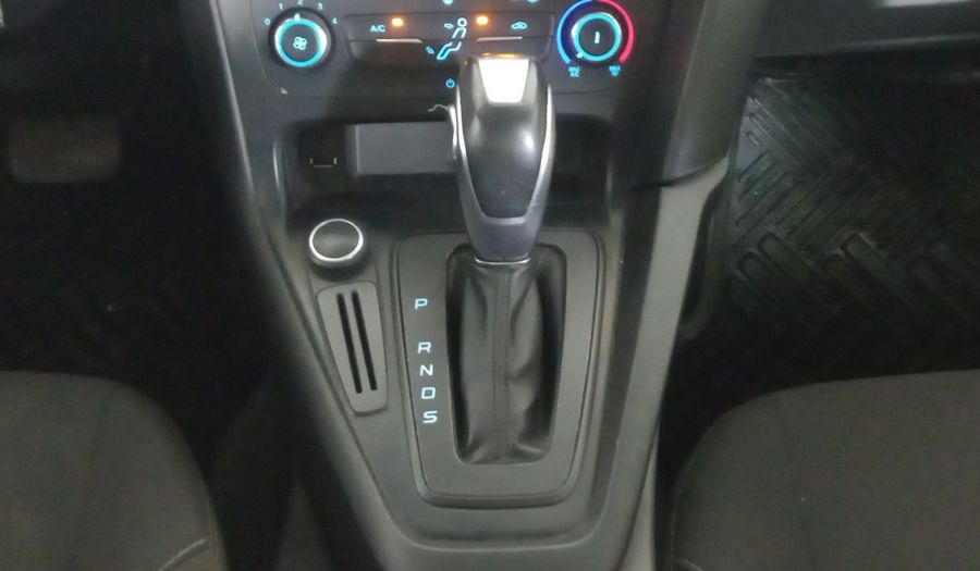 Ford Focus 2.0 SE AT Sedan 2015