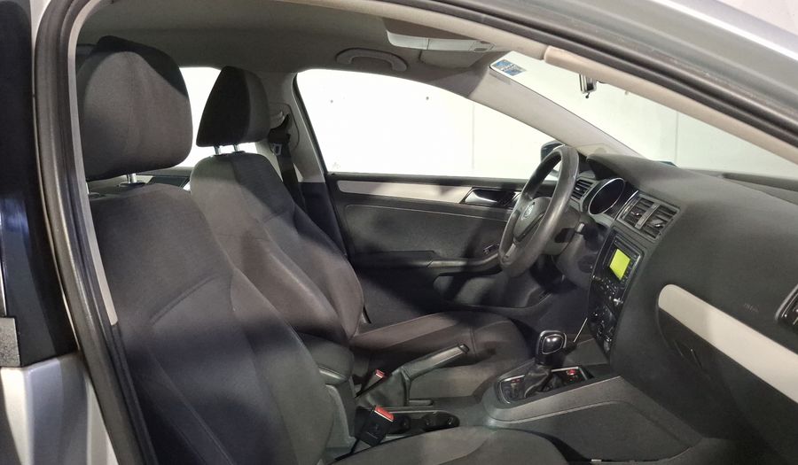 Volkswagen Jetta 2.5 TRENDLINE TIPTRONIC Sedan 2015