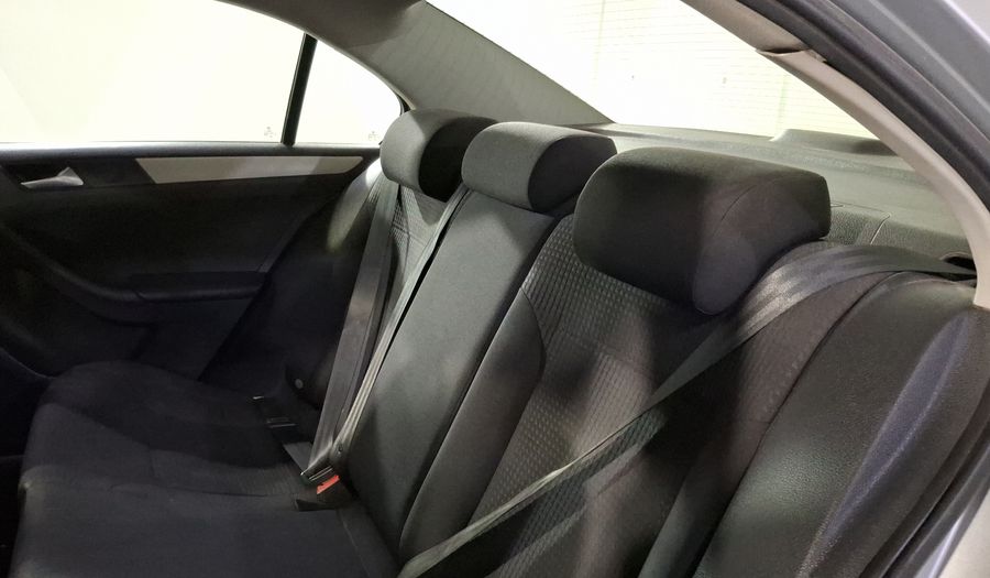 Volkswagen Jetta 2.5 TRENDLINE TIPTRONIC Sedan 2015