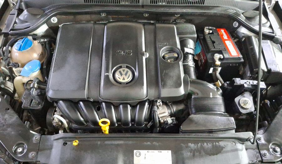 Volkswagen Jetta 2.5 TRENDLINE TIPTRONIC Sedan 2015
