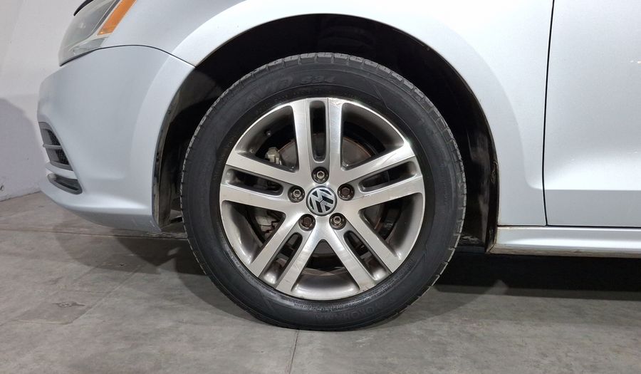 Volkswagen Jetta 2.5 TRENDLINE TIPTRONIC Sedan 2015