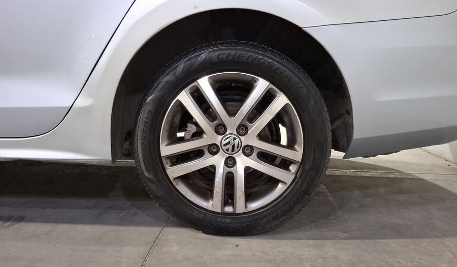 Volkswagen Jetta 2.5 TRENDLINE TIPTRONIC Sedan 2015