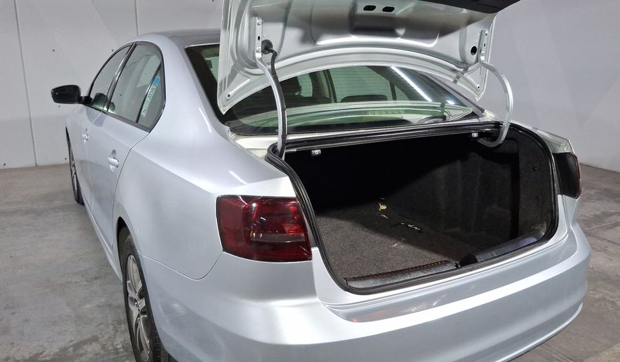 Volkswagen Jetta 2.5 TRENDLINE TIPTRONIC Sedan 2015