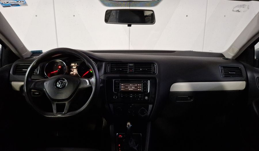 Volkswagen Jetta 2.5 TRENDLINE TIPTRONIC Sedan 2015