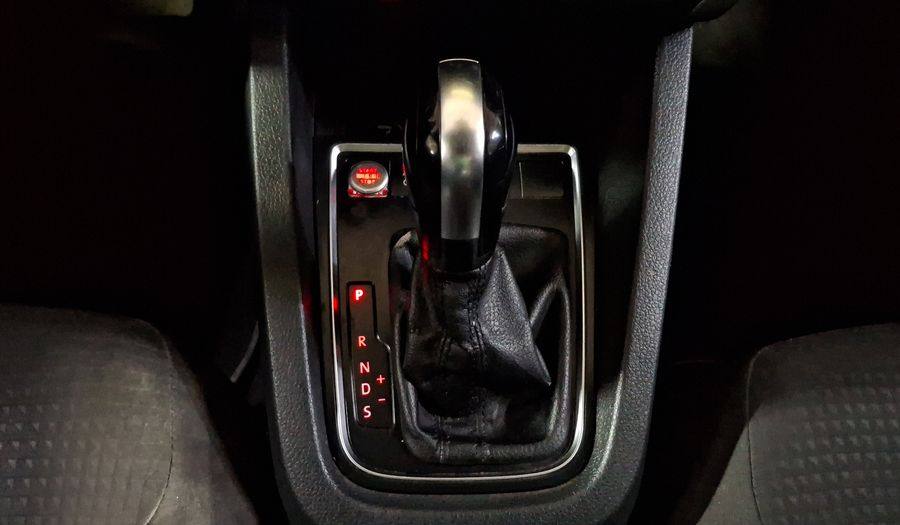 Volkswagen Jetta 2.5 TRENDLINE TIPTRONIC Sedan 2015