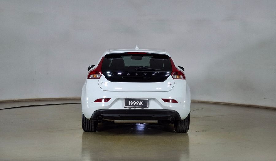 Volvo V40 2.0 T4 MOMENTUM PLUS AUTO Hatchback 2020