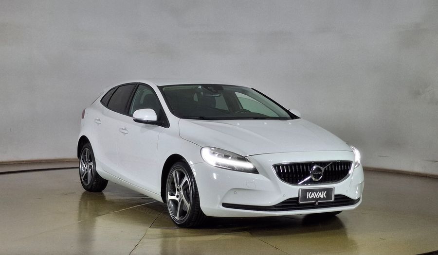 Volvo V40 2.0 T4 MOMENTUM PLUS AUTO Hatchback 2020