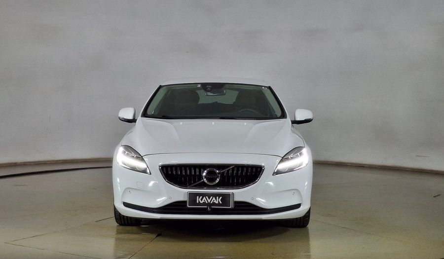 Volvo V40 2.0 T4 MOMENTUM PLUS AUTO Hatchback 2020
