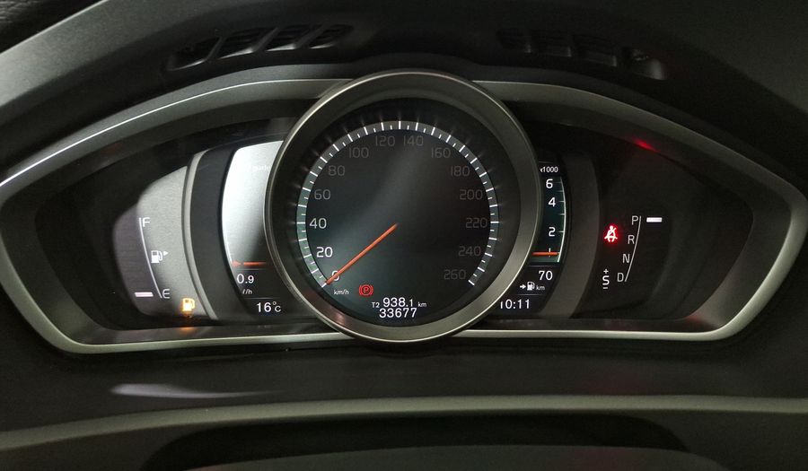 Volvo V40 2.0 T4 MOMENTUM PLUS AUTO Hatchback 2020