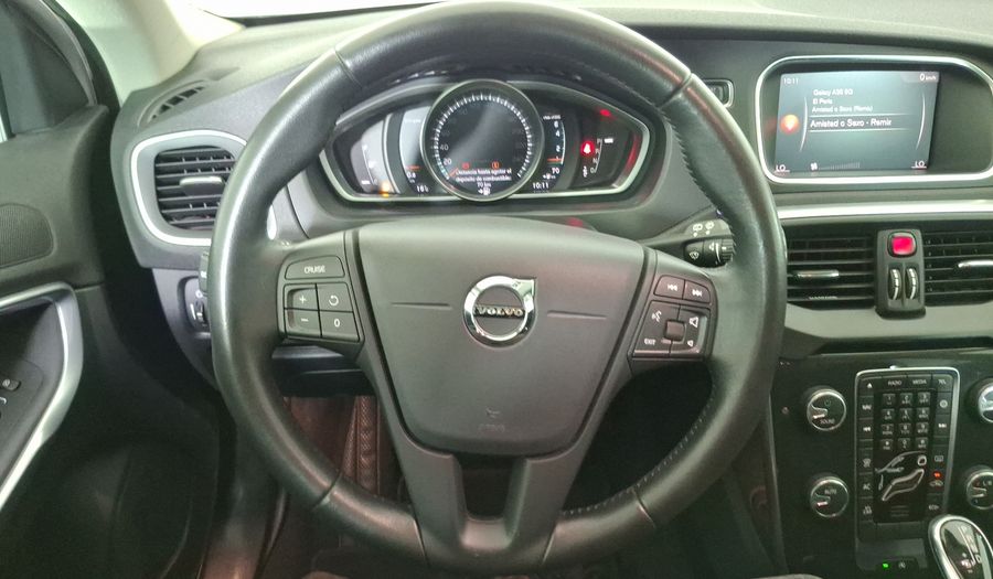 Volvo V40 2.0 T4 MOMENTUM PLUS AUTO Hatchback 2020
