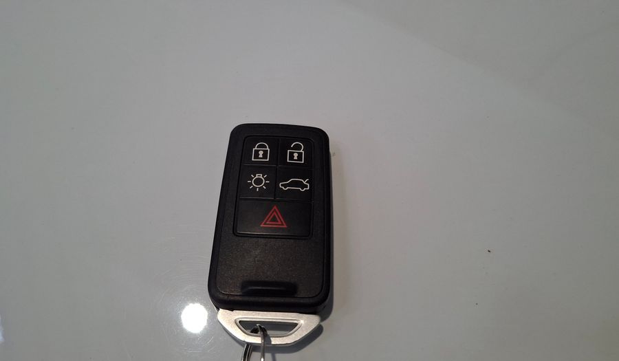 Volvo V40 2.0 T4 MOMENTUM PLUS AUTO Hatchback 2020