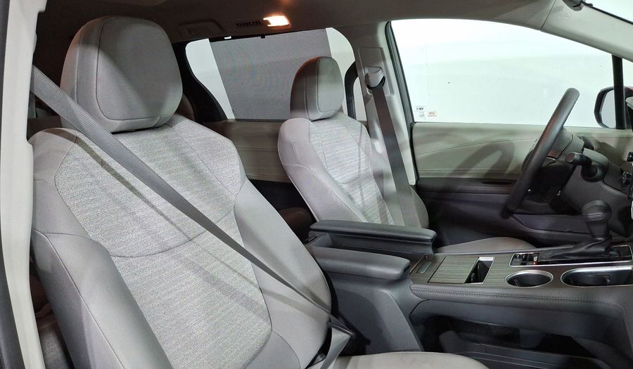 Toyota Sienna 2.5 HEV LE AUTO Minivan 2021
