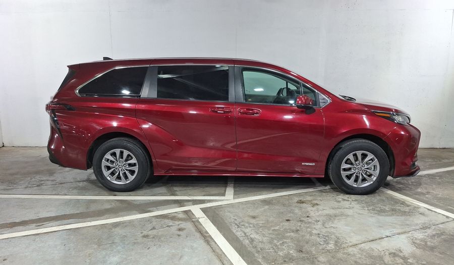 Toyota Sienna 2.5 HEV LE AUTO Minivan 2021