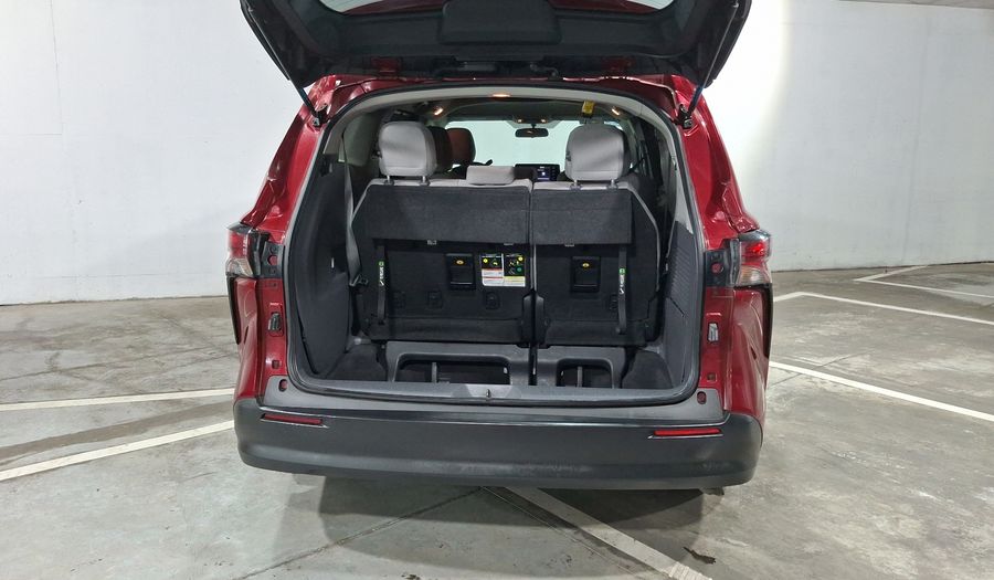 Toyota Sienna 2.5 HEV LE AUTO Minivan 2021