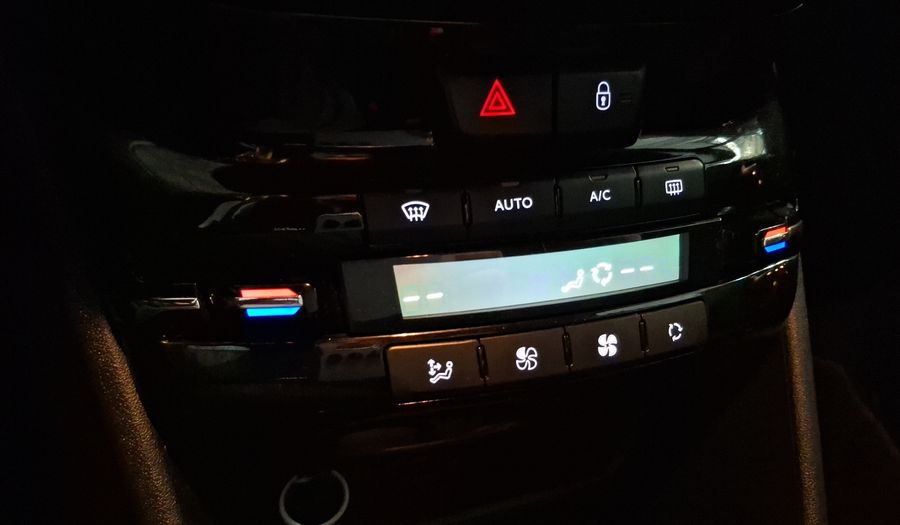 Peugeot 208 1.2 PURETECH 82 HP SIGNATURE Hatchback 2020